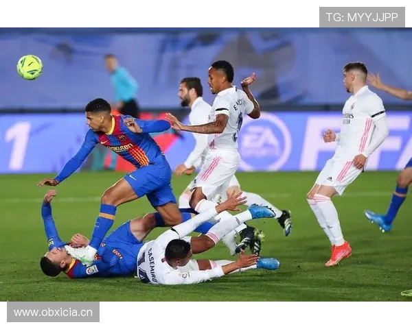 巴萨战术方向陷入混乱:传控回潮与效率至上之争影响球队表现 巴萨战术方向陷入混乱:传控回潮与效率至上之争影响球队表现