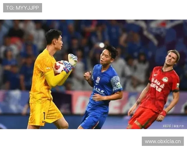 申花边路进攻乏力，中路扎堆问题是否制约战术多样性？