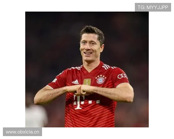 莱万嘴上不喊累 身价却飙成奢侈品标签了？